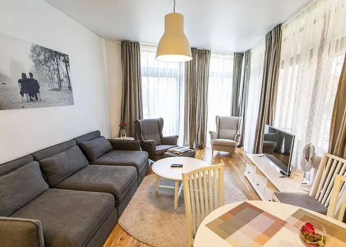 Comfortable In Prestigious Seaside Area Apartment *